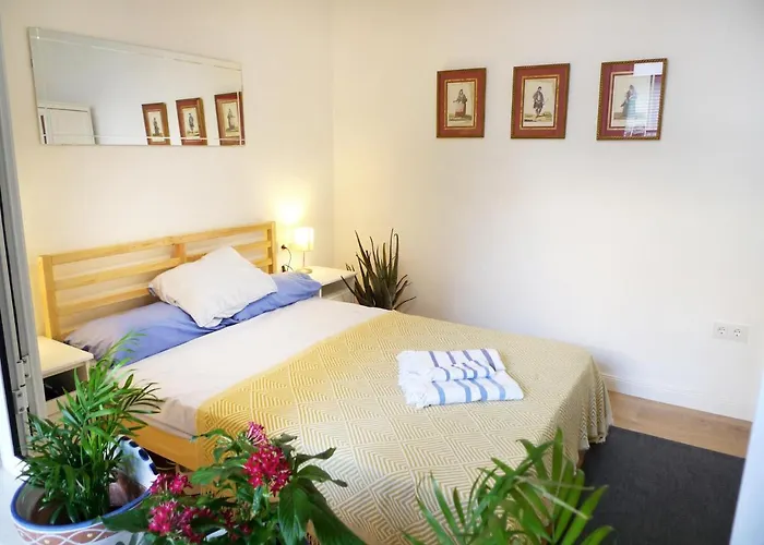 With Pool By The Beach Appartement Valence