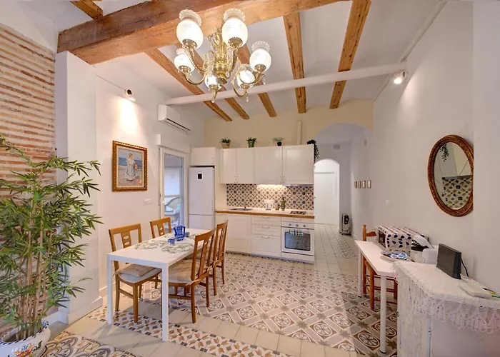 Appartement With Pool By The Beach *